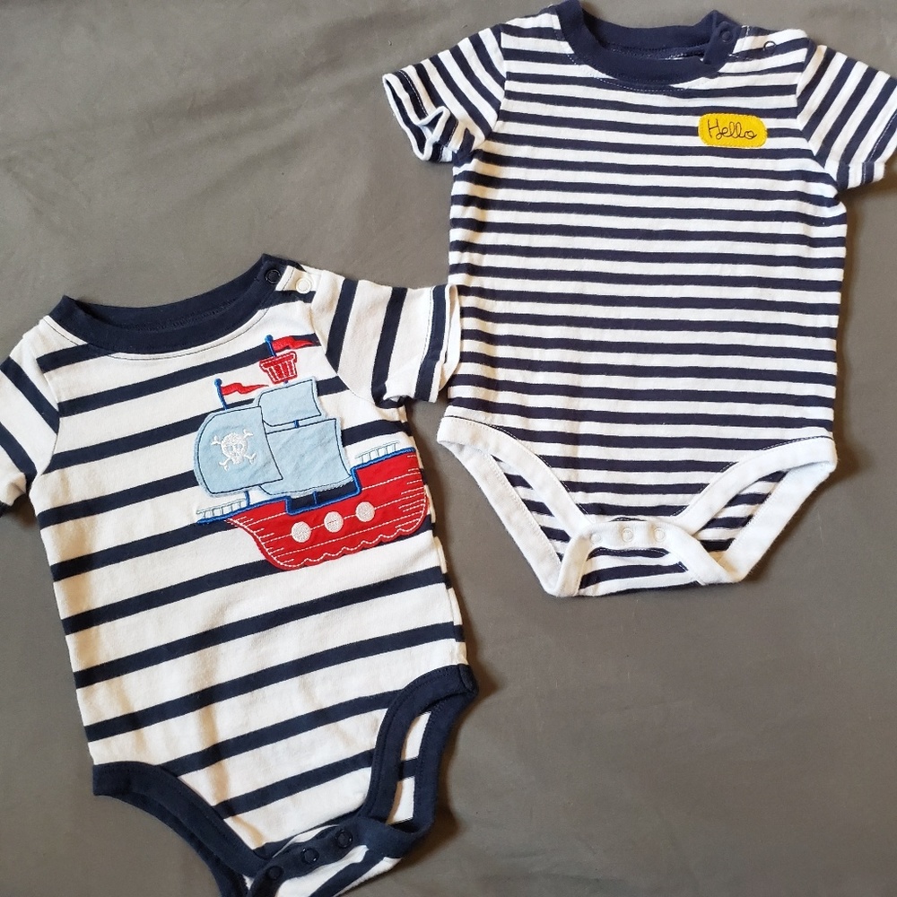SALE💙 5/$25 Baby boy onesies - 2 set